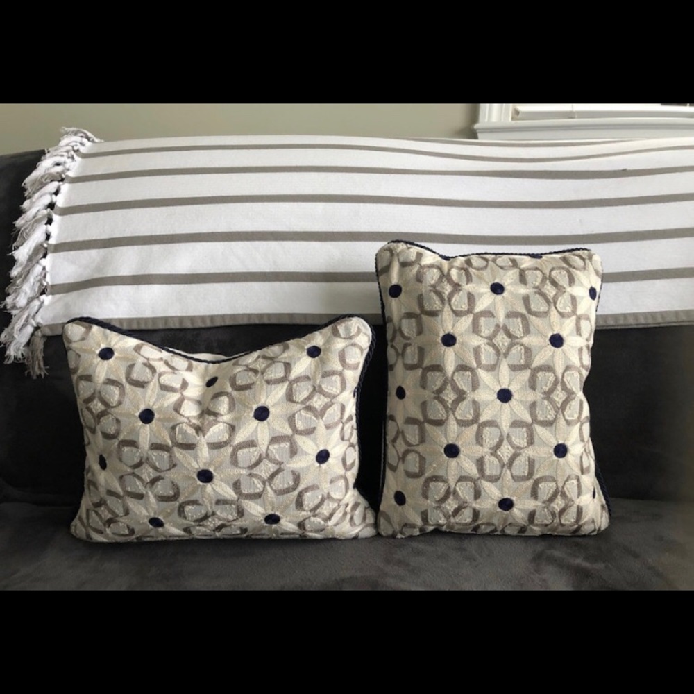 Two accent pillows- like new!